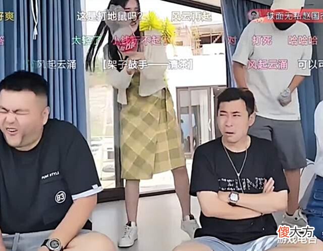 【游戏迷】钱小佳和小姐姐游戏,小弟负责惩罚,攻击力度多少带点私人恩怨