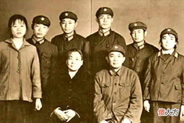 【爱历史】1971年，伟人在长沙与丁盛连续两次谈话：我希望你今后多读点书