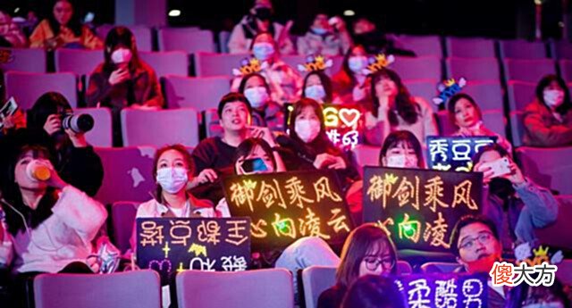 【游戏迷】XYG夏赛季人员将会怎么变动?张大仙直播说出答案,一门不会挂牌