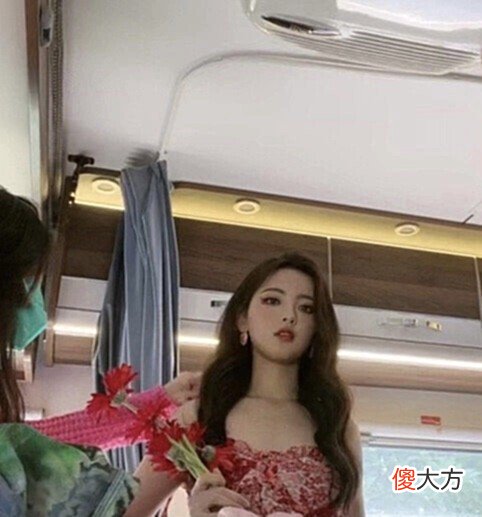 【游戏迷】杨超越刘宇宁曾舜晞直播世纪同框，网友：这不乡村杀马特三人组吗？