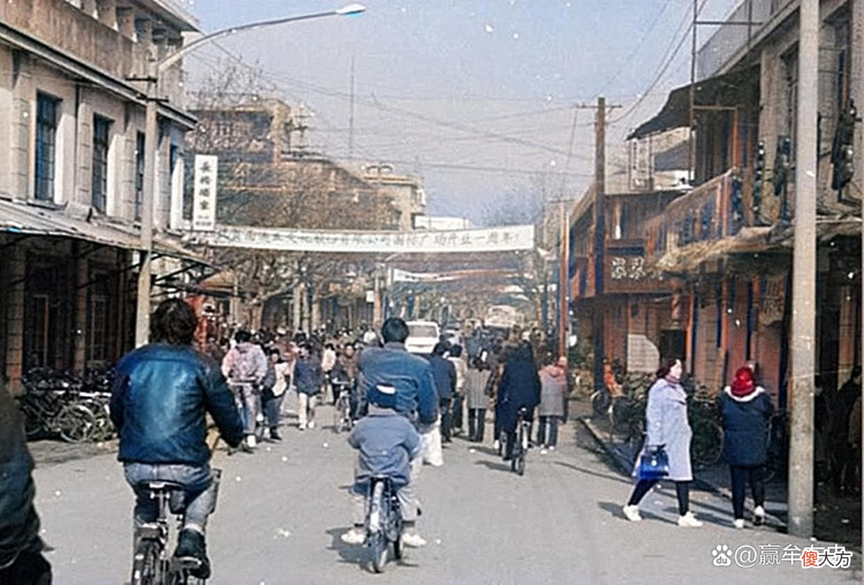 【历史故事】老照片：90年代的江苏南通，人民剧场、桃坞路、南大街、南通钟楼