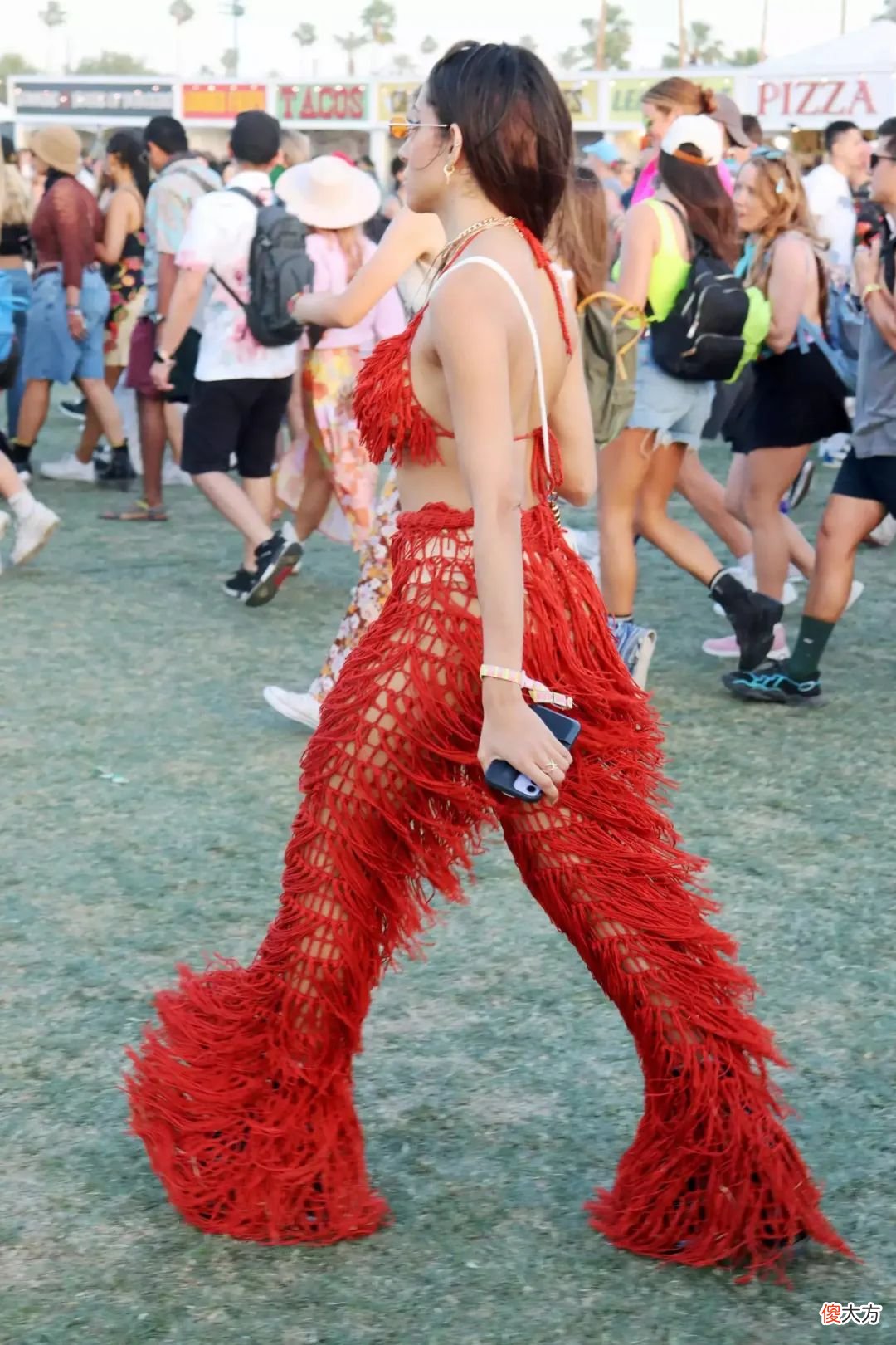 【就爱时尚】夏日辣妹穿搭灵感，还得看加州Coachella～