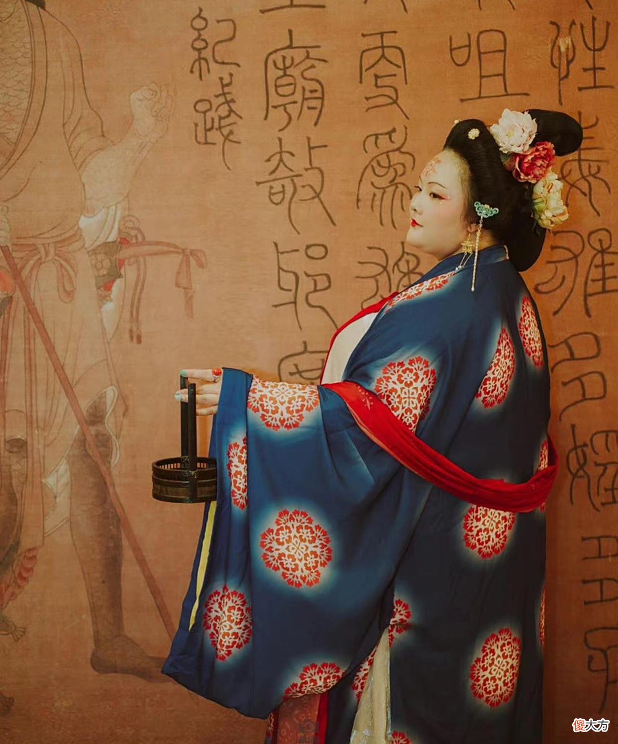 【历史故事】200斤姑娘穿汉服走红,网友:放在唐朝,最少是个贵妃!