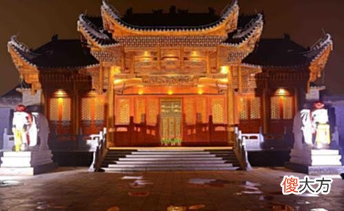 【历史故事】东方朔违旨擅自割肉，为何没有被严处，反而受赏