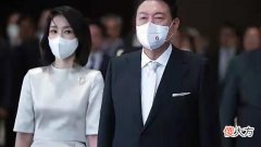 【就爱时尚】明星脸的韩国新晋第一夫人虽争议颇多，但却衣品过人值得熟女借鉴