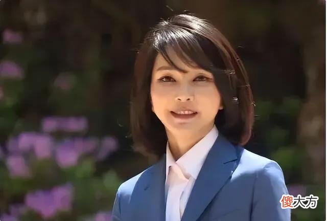 【就爱时尚】明星脸的韩国新晋第一夫人虽争议颇多，但却衣品过人值得熟女借鉴