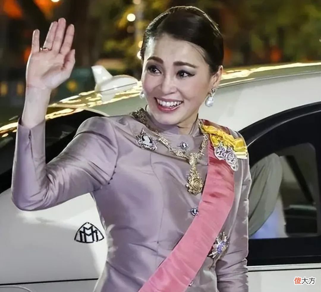 【历史故事】苏提达依然是后宫的领跑者，面貌全新出席春耕大典，帕查拉成配角