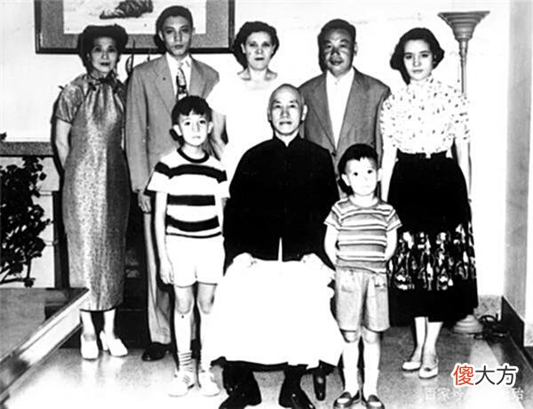 【爱历史】老蒋孙子首次回国，申请将“两蒋”移灵大陆，三句话让人眼眶泛红
