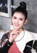 【就爱时尚】老挝“氧气美女”金娜丽，冰肌玉肤治愈系笑容，老挝式穿搭太惊艳