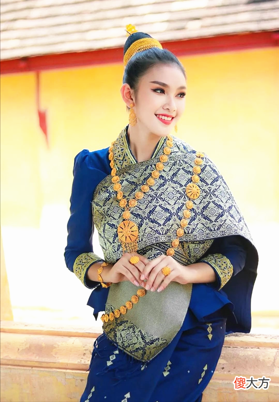 【就爱时尚】老挝“氧气美女”金娜丽，冰肌玉肤治愈系笑容，老挝式穿搭太惊艳