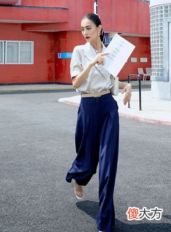 【就爱时尚】这才是适合50岁女人的阔腿裤穿搭，不扮嫩也不老气，显瘦又高级
