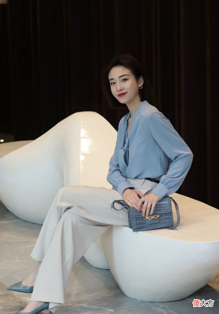 【就爱时尚】这才是适合50岁女人的阔腿裤穿搭，不扮嫩也不老气，显瘦又高级