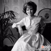 【就爱时尚】60年代美国女孩在唐人街里的旗袍秀 别有一番味道