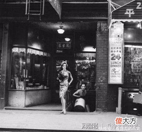 【就爱时尚】60年代美国女孩在唐人街里的旗袍秀 别有一番味道