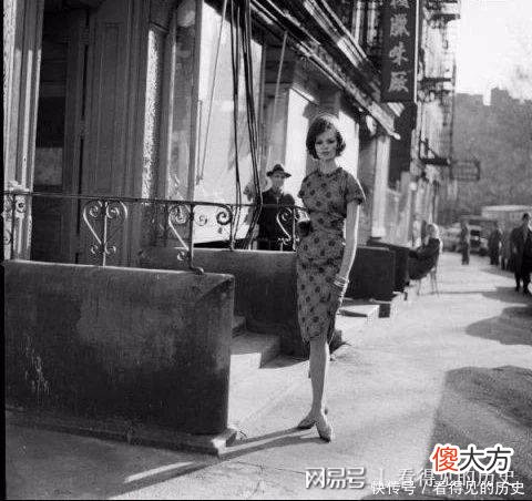 【就爱时尚】60年代美国女孩在唐人街里的旗袍秀 别有一番味道