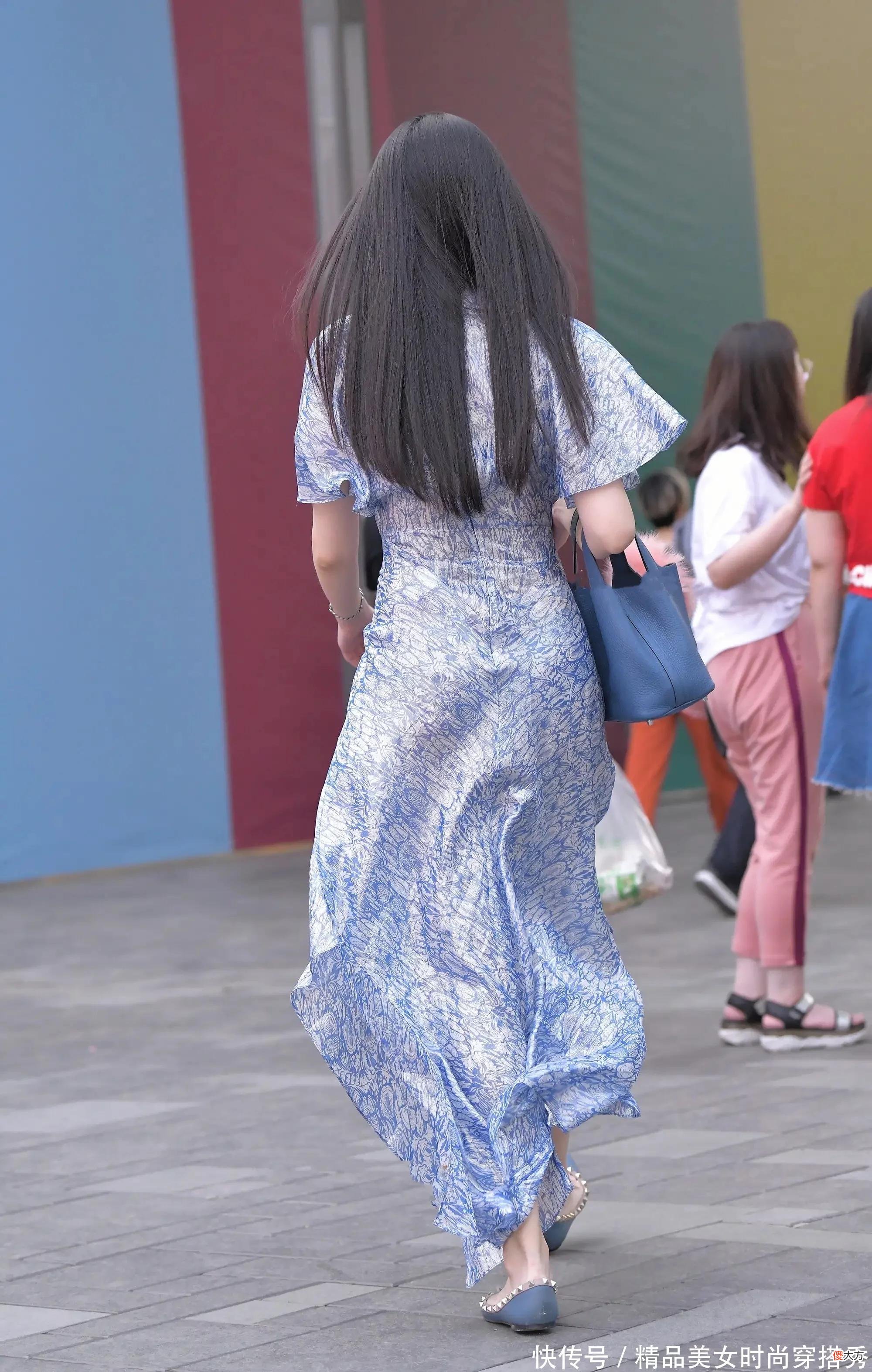 【就爱时尚】女子一身飘逸长裙，美艳动人，优雅气质尽在一颦一笑中！！