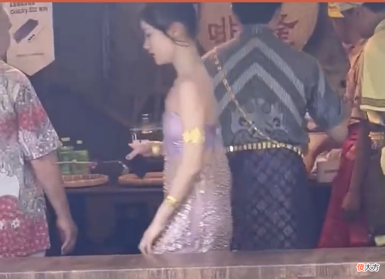 【就爱时尚】任敏首次扮傣族造型，高盘发露肩裙超难驾驭，不料她穿却惊艳了时光