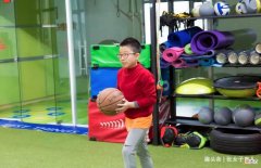 父母身高一般，12岁儿子却长到180cm，这3点很关键