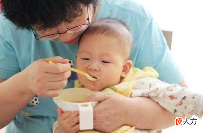 宝宝6个月龄了，母乳和辅食如何安排？新手妈妈提前了解避免做错