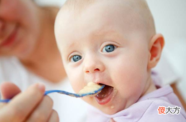 宝宝6个月龄了，母乳和辅食如何安排？新手妈妈提前了解避免做错