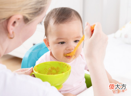 宝宝6个月龄了，母乳和辅食如何安排？新手妈妈提前了解避免做错