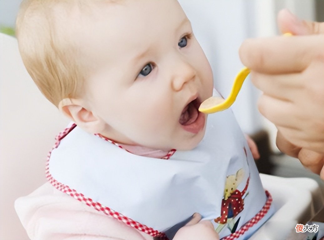 宝宝6个月龄了，母乳和辅食如何安排？新手妈妈提前了解避免做错