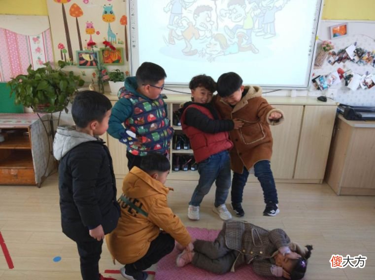 幼儿园流行的两种“隐形霸凌”：老师不会明说，要靠家长早做预防