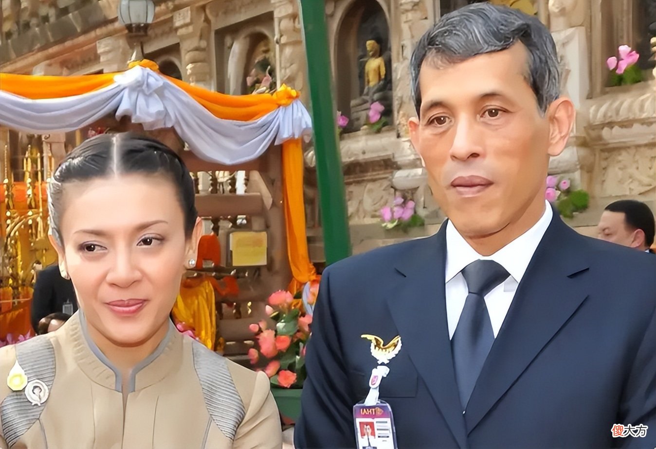 【时尚一点】西拉米穿粉色泰服，中分发型显嫩，偏分发型成熟，气质也天壤之别