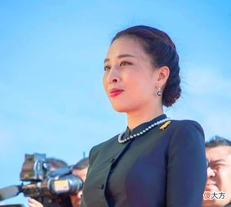 【爱历史】贵妃5个月不露面，苏提达穿粉色衣服笑容满面，对大公主很热情