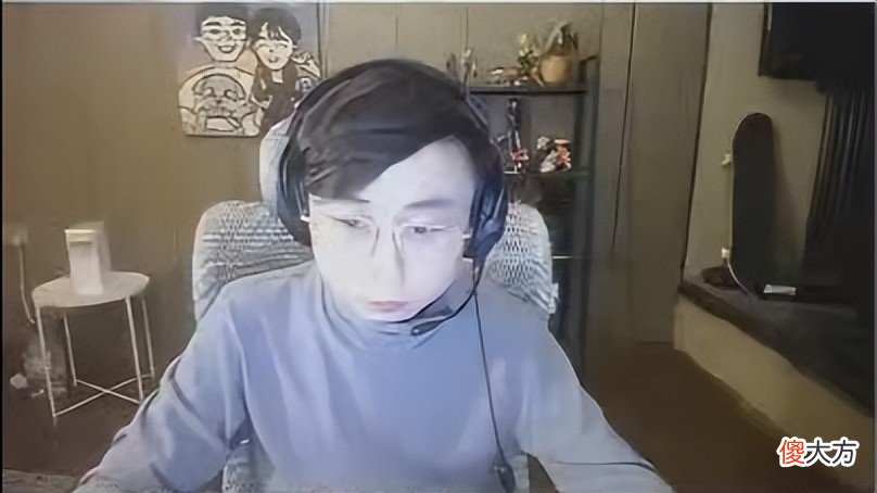 【游戏迷】水晶哥直播开船秀翻对手，被水晶哥摸到高处开始对决