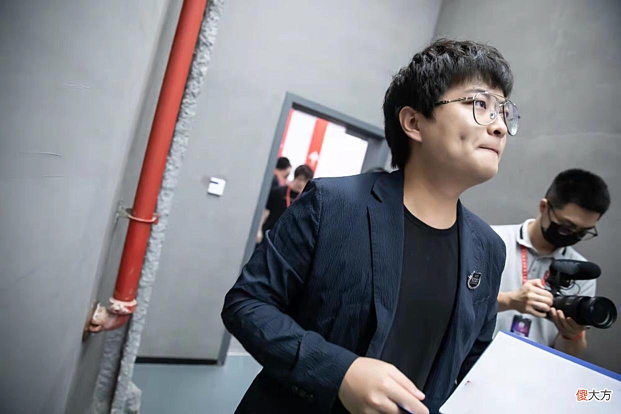 【游戏迷】张角铁了心要换掉初晨，宁愿花300万买个替补，也不愿意让他首发