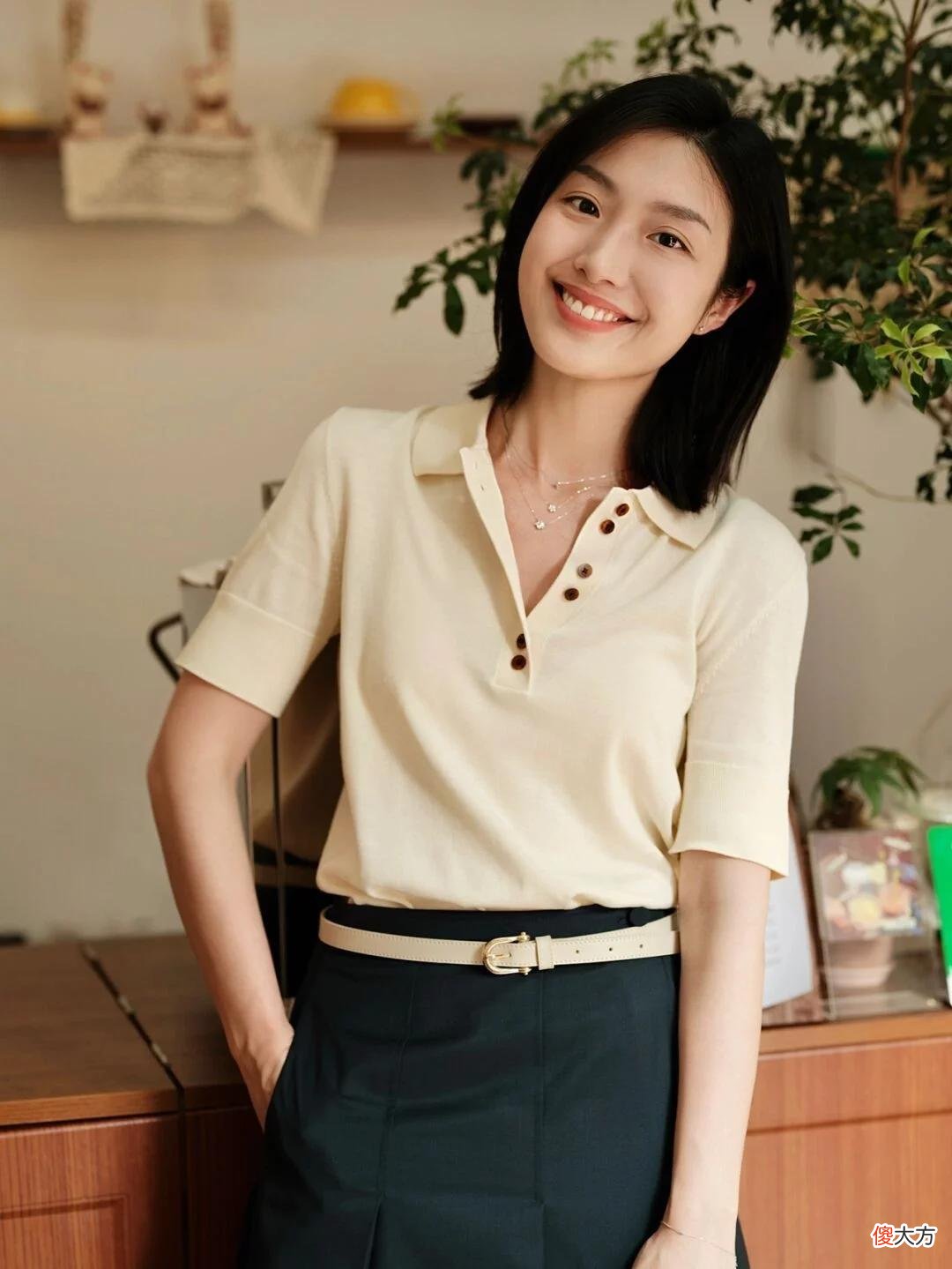 【时尚一点】30岁左右的女人，衣服应该穿“松”还是穿“紧”？这几套是答案