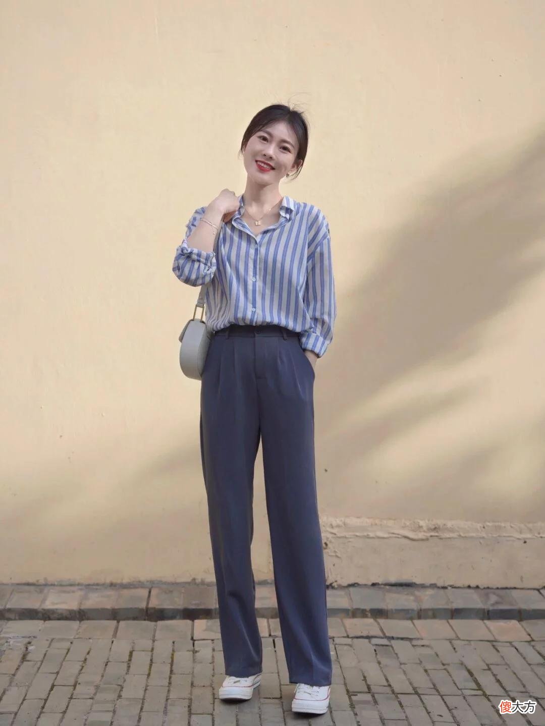【时尚一点】30岁左右的女人，衣服应该穿“松”还是穿“紧”？这几套是答案