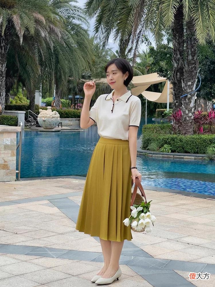 【时尚一点】30岁左右的女人，衣服应该穿“松”还是穿“紧”？这几套是答案