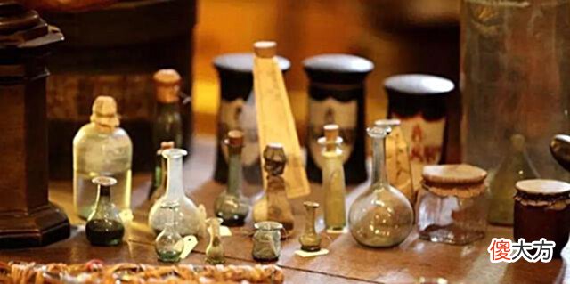 【游戏迷】为提炼黄金,炼金术师煮干5000升尿液,获得了造福世界的新物质