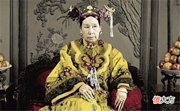 【爱历史】慈禧太后的水烟袋中藏着三个大秘密，大清不亡简直就没有天理！