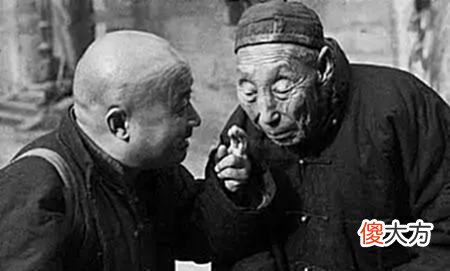 【历史故事】溥仪晚年去看望健在的太监，不料太监直呼3个字，让溥仪百感交集