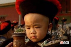 【历史故事】溥仪晚年去看望健在的太监，不料太监直呼3个字，让溥仪百感交集