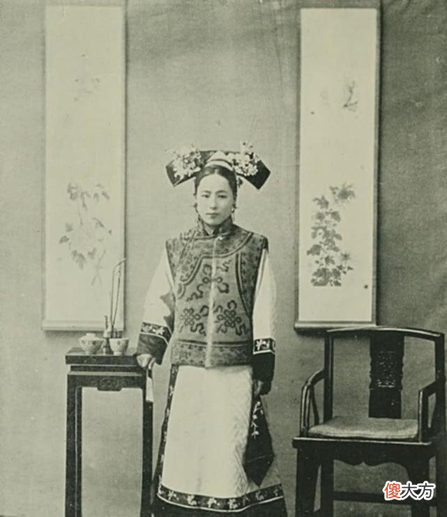 【爱历史】老照片：慈禧的“特殊嗜好”，满汉服饰精彩“大比拼”