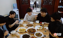 【游戏迷】JDG五周年活动来袭，生日会粉丝却只有一个心愿，369感动哭了