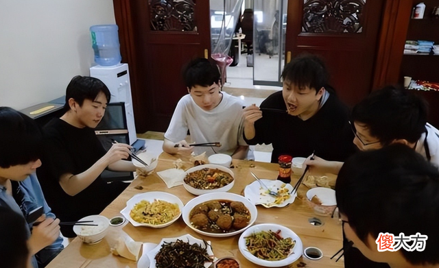 【游戏迷】JDG五周年活动来袭,生日会粉丝却只有一个心愿,369感动哭了
