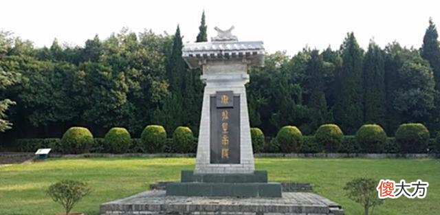 【历史故事】秦始皇陵中，究竟浇灌了多少水银？看看山顶的石榴树，就全明白了