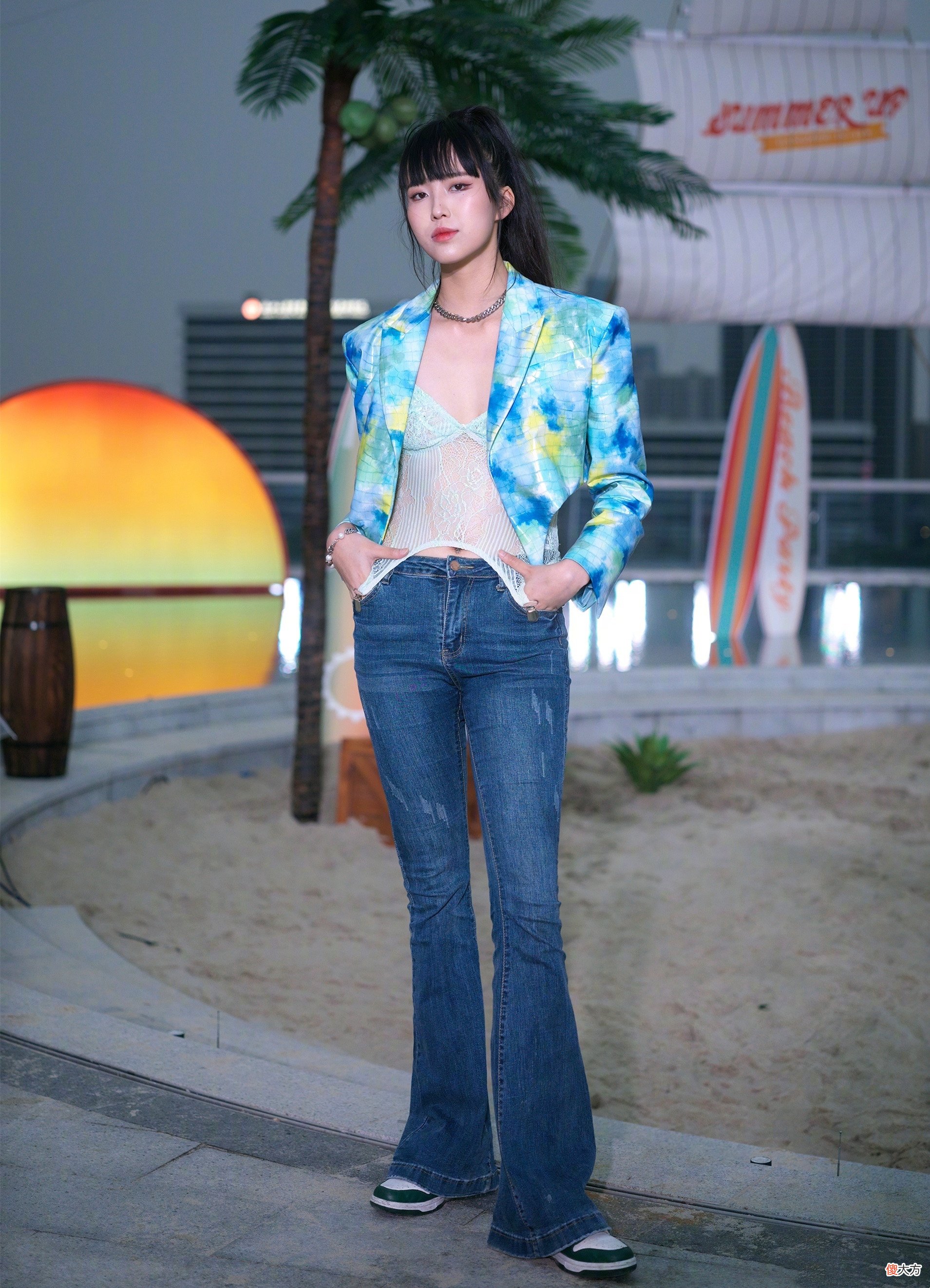 【就爱时尚】夏天，穿牛仔裤很百搭，不过要“选对了穿法”才会更加时髦高级