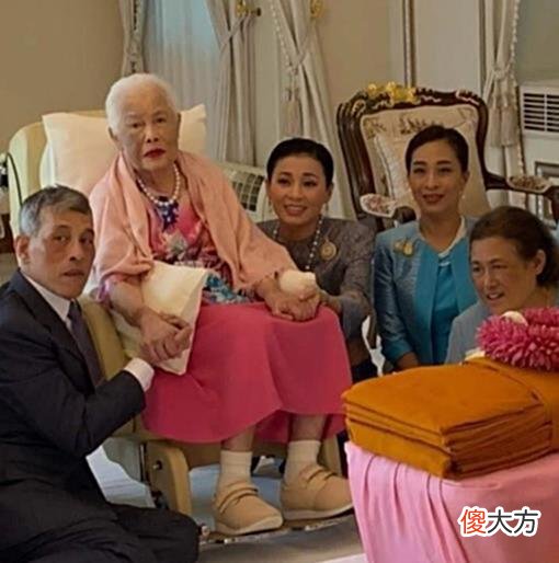 【爱历史】提帮功晒出成长纪录片，苏提达以母亲身份出镜，不见51岁西拉米