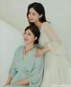 【就爱时尚】50+的女人怎么穿才优雅？学着这几位神仙母女的搭配，时尚又减龄