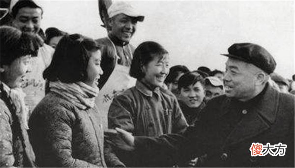 【历史故事】周总理下达绝密任务，好好保管273号骨灰盒，几年后得知真相