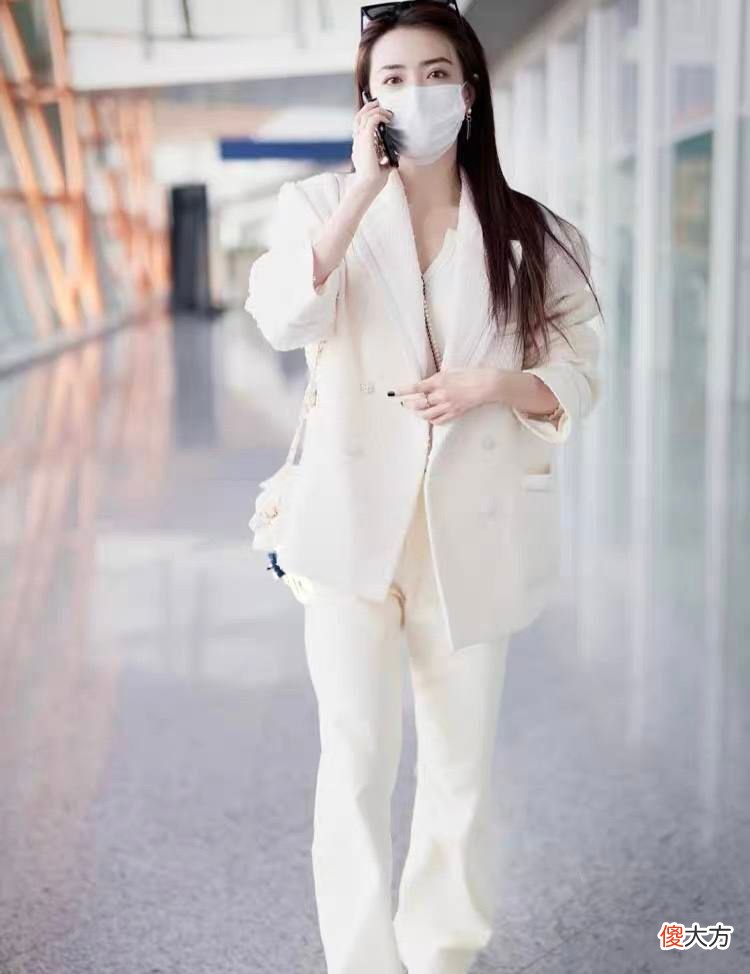 【时尚一点】夏天还是和“白裤子”最合拍，掌握这4条搭配法则，优雅又高级