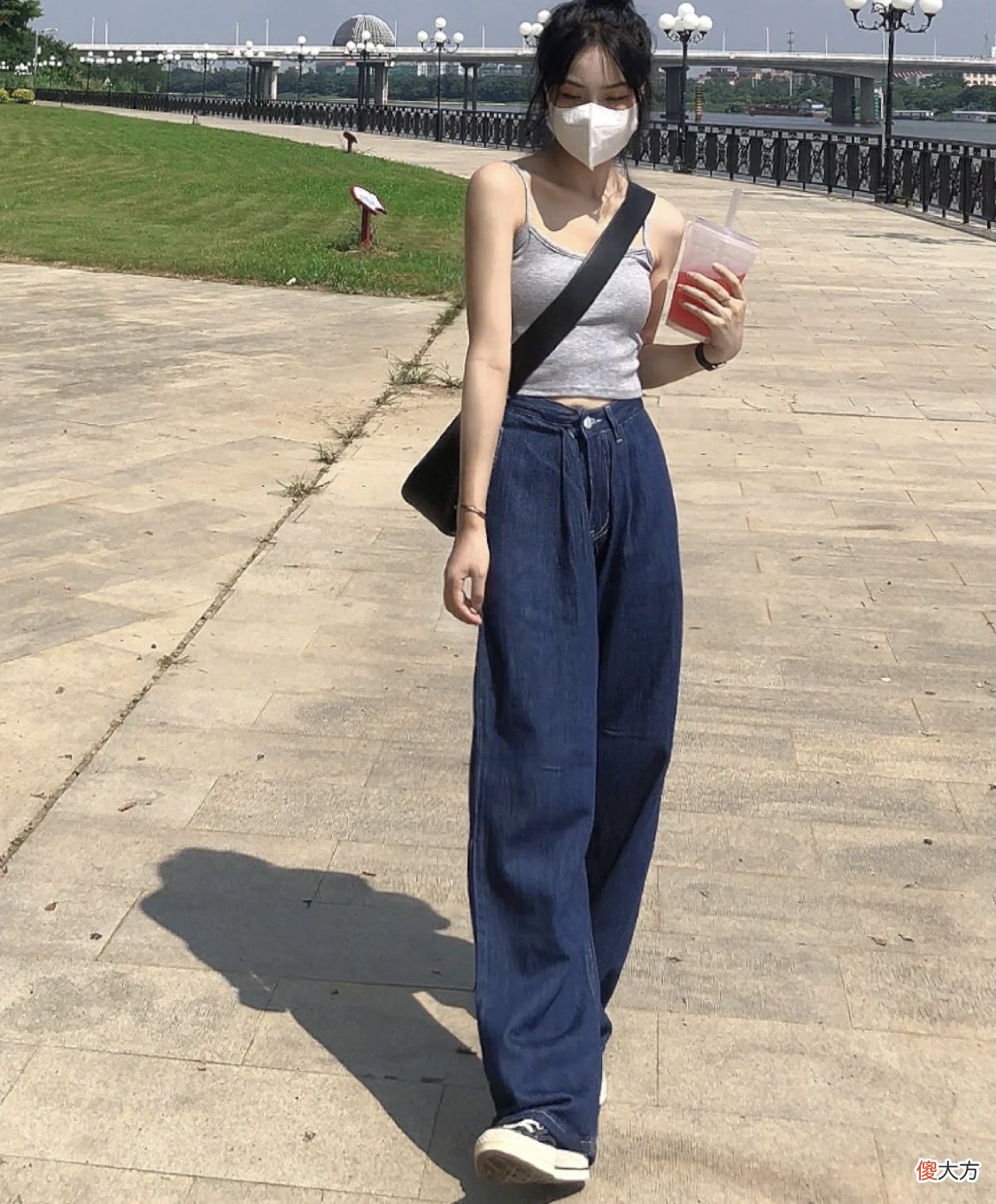 【时尚一点】拖地阔腿裤就是yyds，遮肉又能显腿长，是我今年的最爱