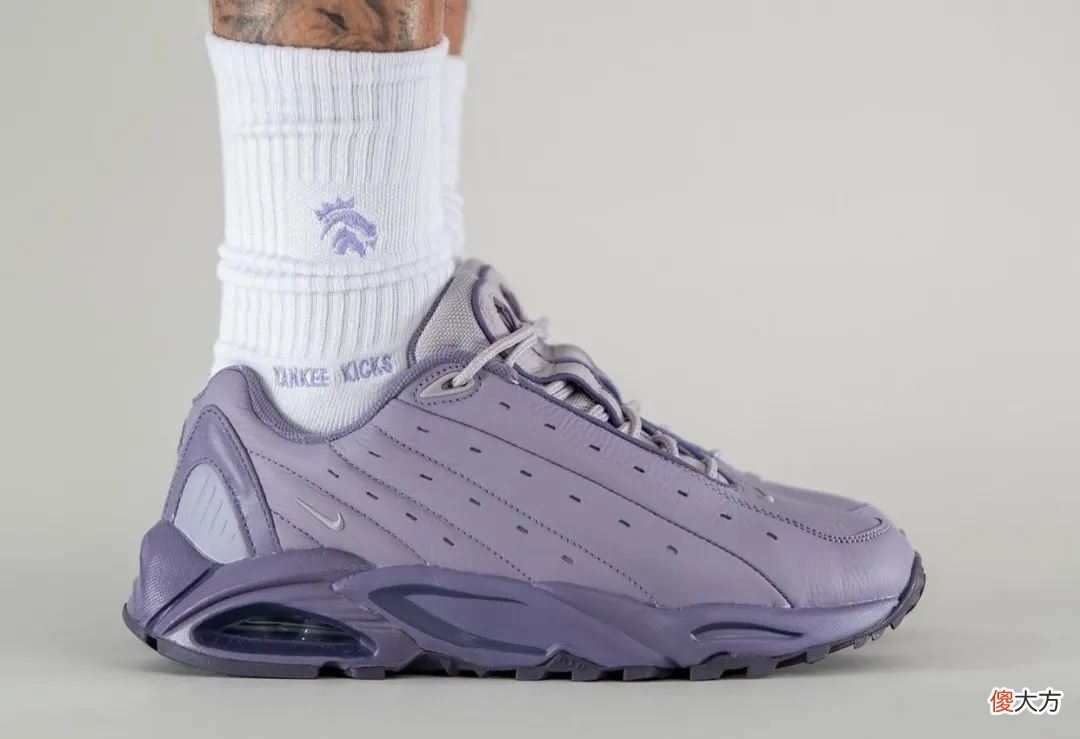 【就爱时尚】Drake 也玩调色盘！NOCTA x Nike 新配色上脚！