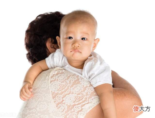 宝宝吐奶怎么办？这3个方法新手妈妈要学会
